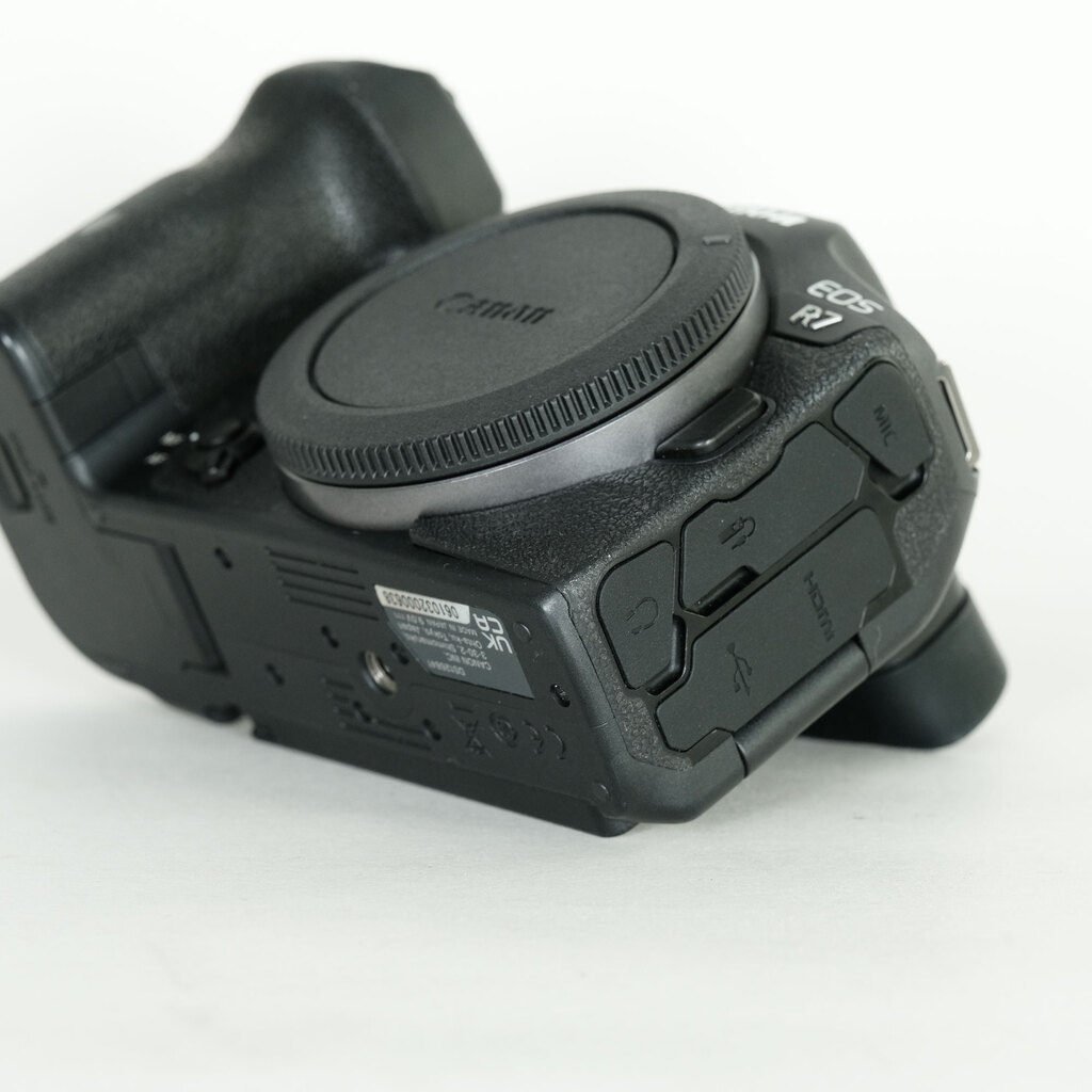 Canon EOS R7