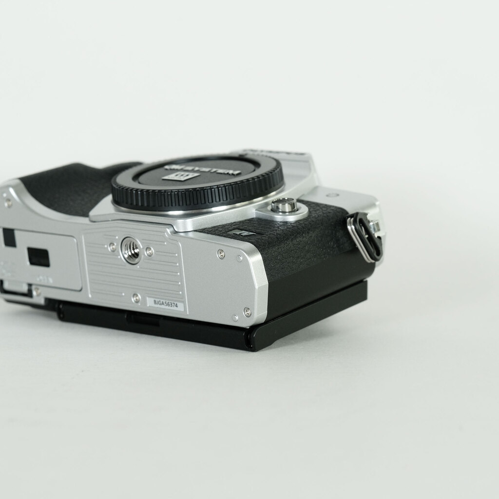 OLYMPUS OM-D E-M10 Mark IV