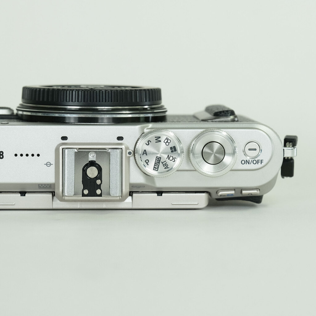 OLYMPUS PEN E-PL8