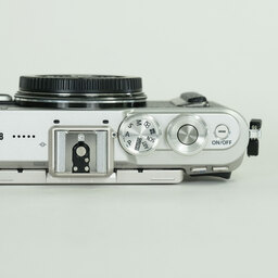 OLYMPUS PEN E-PL8