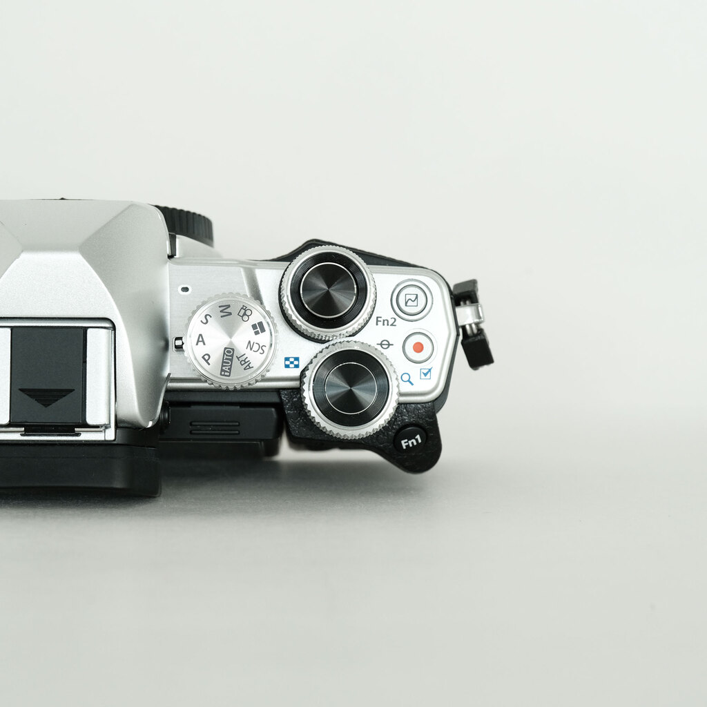 OLYMPUS OM-D E-M10 Mark II