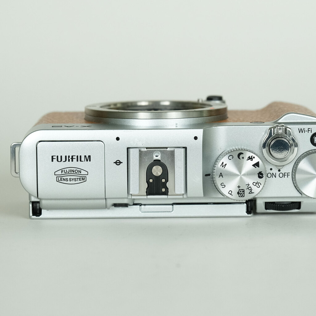 FUJIFILM X-A2 ボディ ブラウン