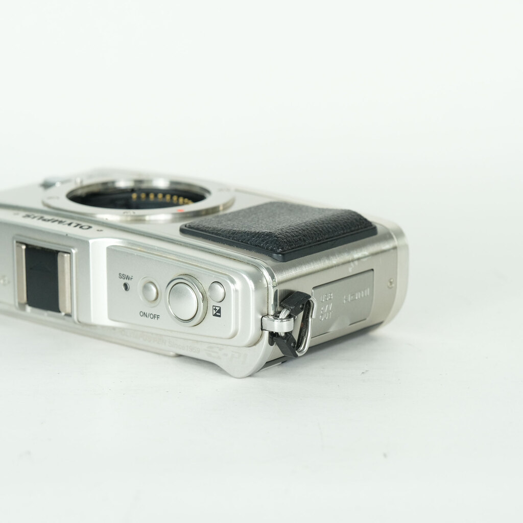 OLYMPUS PEN E-P1 ボディ シルバーの出品 | ONE SCENE（ワンシーン）