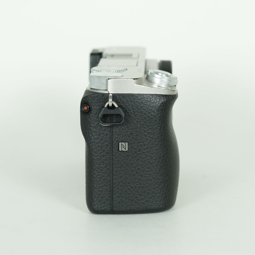 SONY α6000(ILCE-6000) SONY α6000(ILCE-6000)