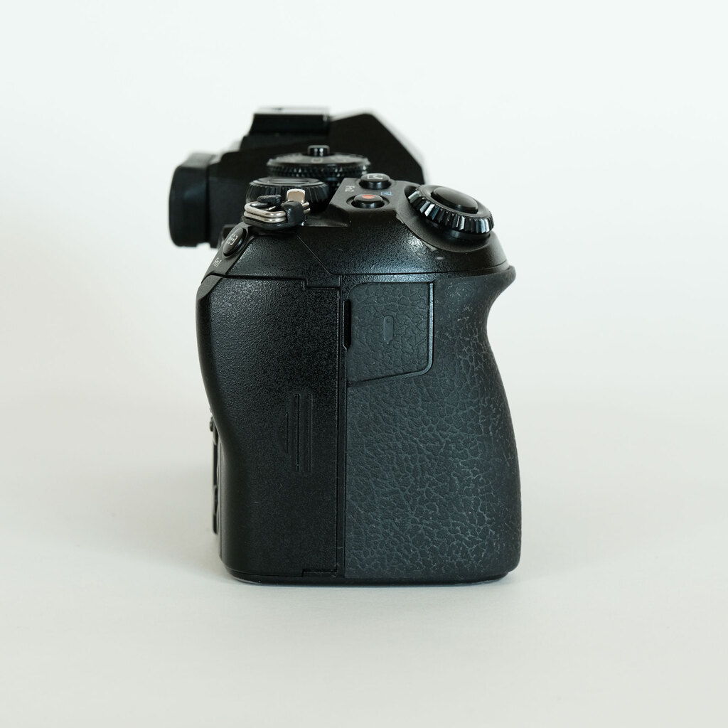 OLYMPUS OM-D E-M1 Mark II