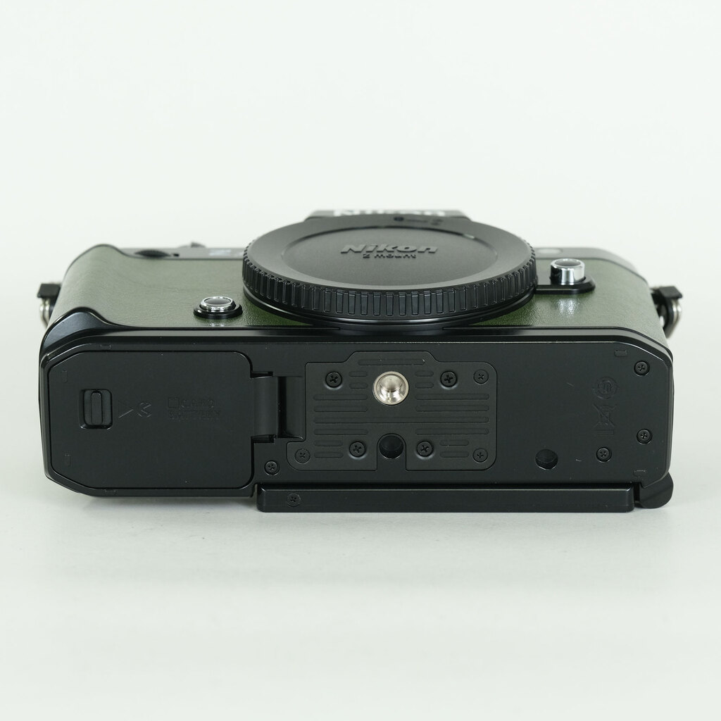 Nikon Z f プレミアムエクステリア張替済み