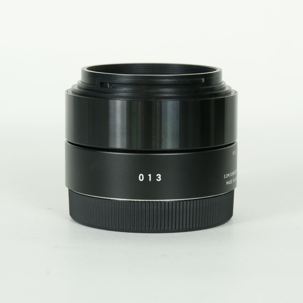 SIGMA A 30mm F2.8 DN (�\�j�[E�p)�u���b�N