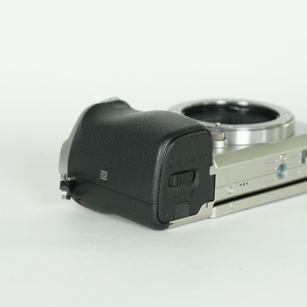 SONY α6000(ILCE-6000) SONY α6000(ILCE-6000)