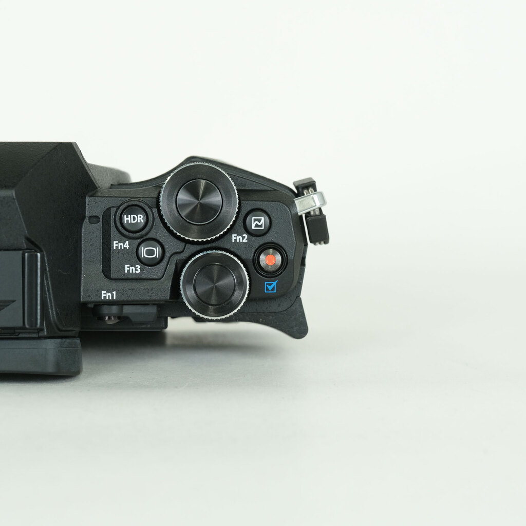 OLYMPUS OM-D E-M5 Mark II