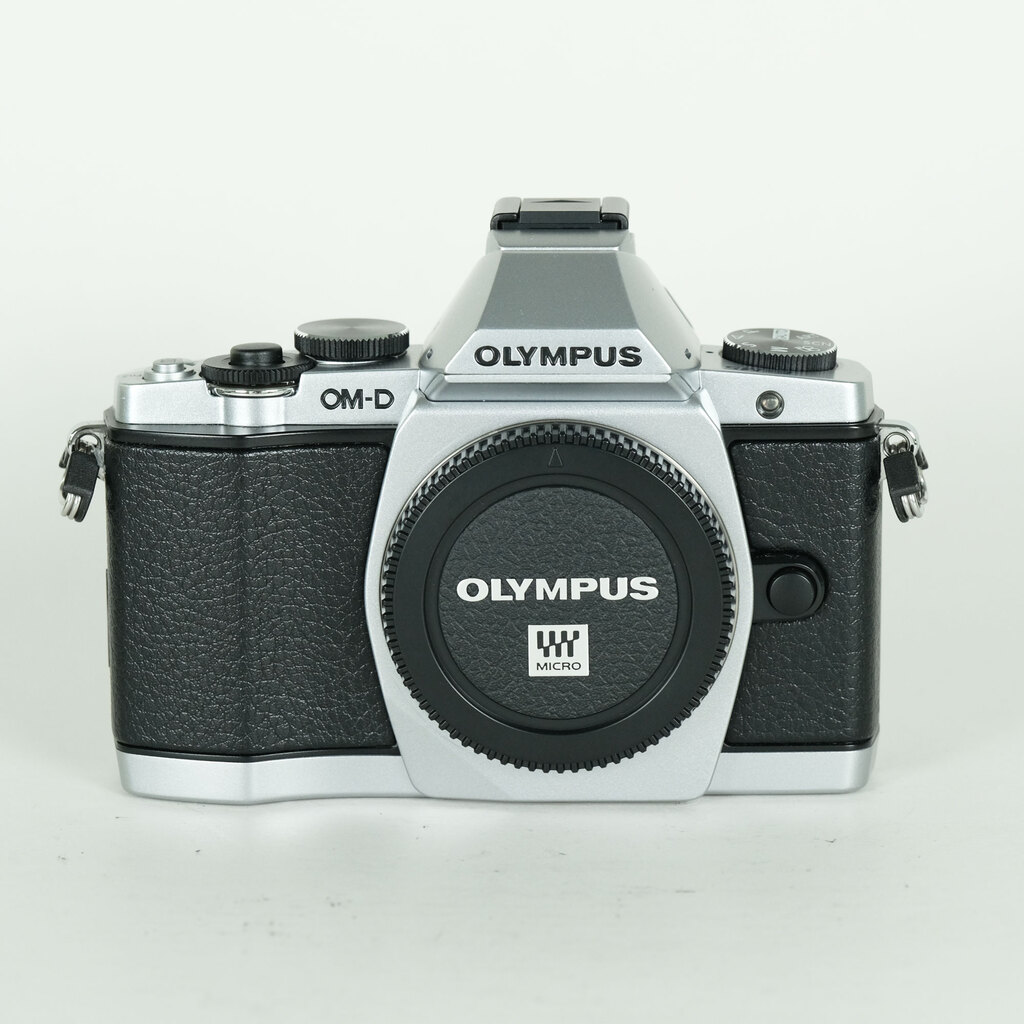 OLYMPUS OM-D E-M5 �{�f�B �V���o�[