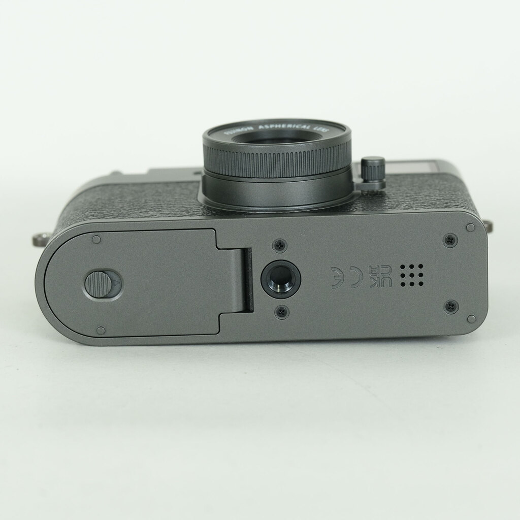 FUJIFILM X half X-HF1