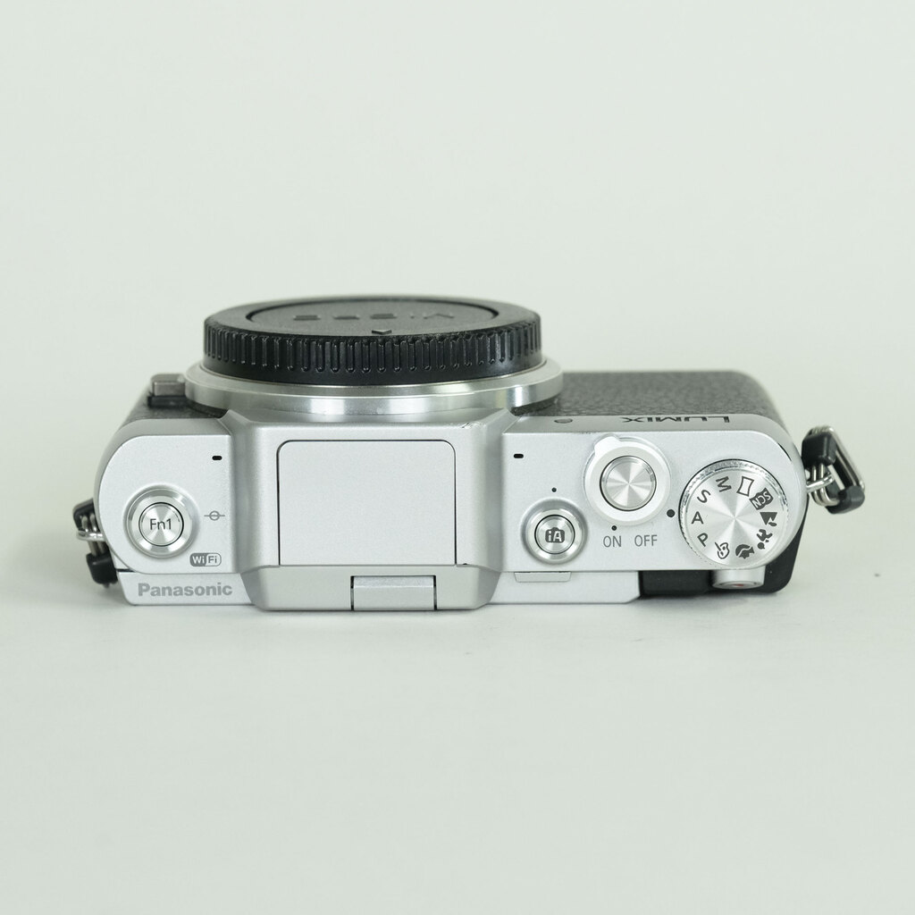 Panasonic LUMIX DMC-GF7 ボディ シルバー