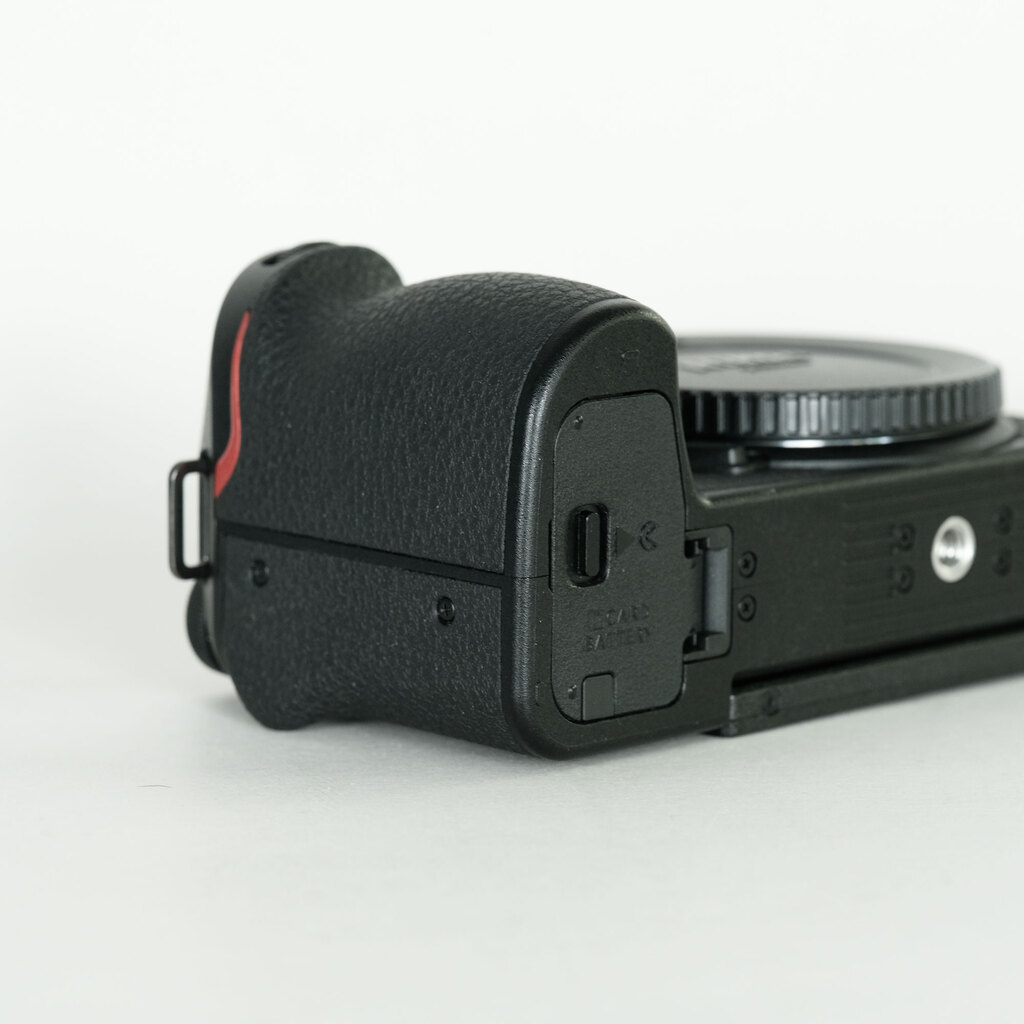 Nikon Z30の出品 | ONE SCENE（ワンシーン）