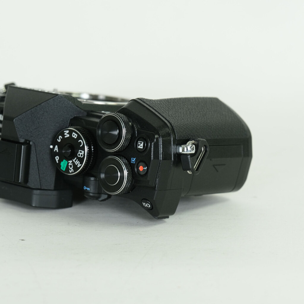 OLYMPUS OM-D E-M5 Mark III