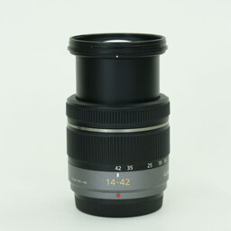 Panasonic LUMIX G VARIO 14-42mm F3.5-5.6 ASPH./MEGA O.I.S. Panasonic LUMIX G VARIO 14-42mm F3.5-5.6 ASPH./MEGA O.I.S.