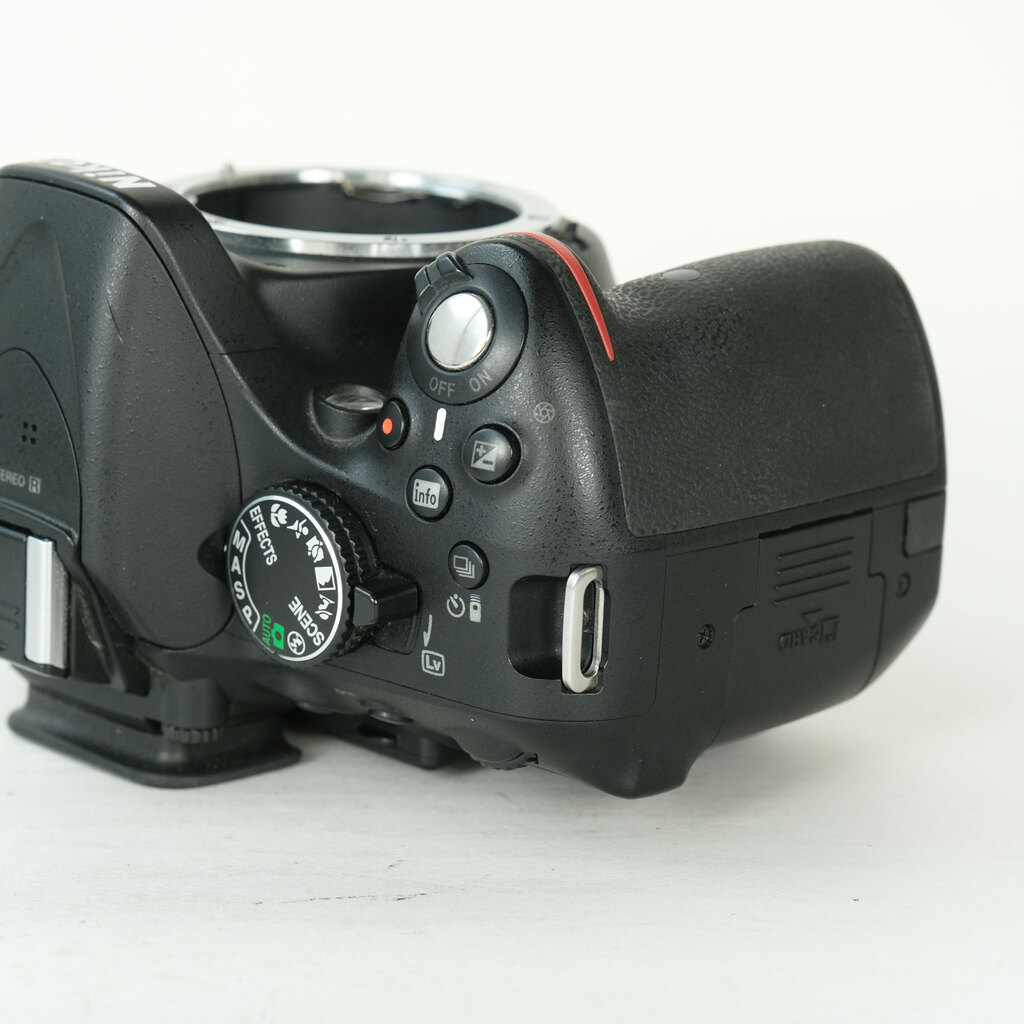 Nikon D5200 ボディ ブラックの出品 | ONE SCENE（ワンシーン）