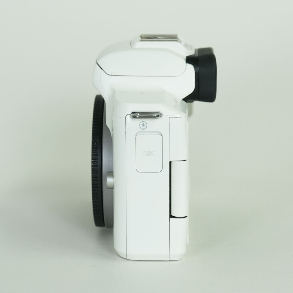 Canon EOS Kiss M2
