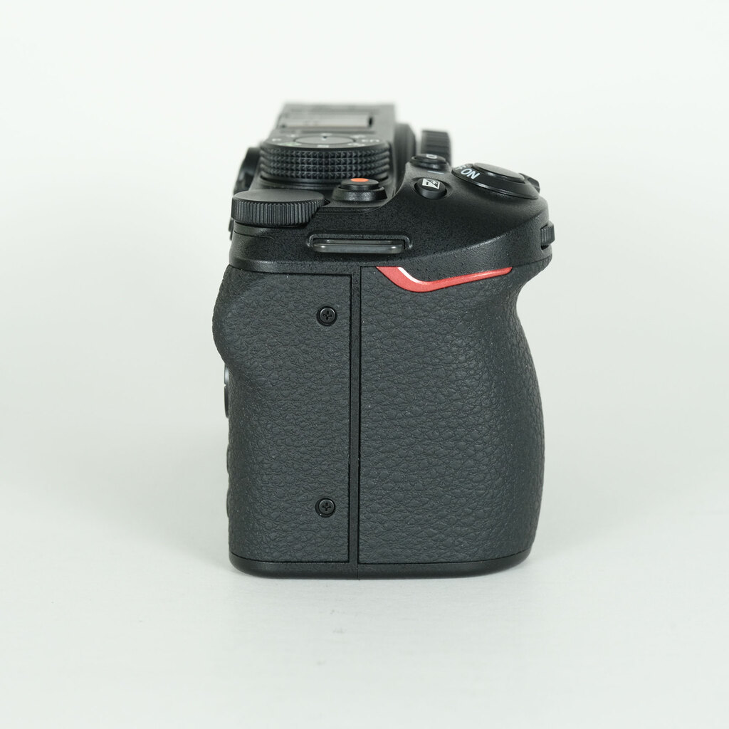 Nikon Z30の出品 | ONE SCENE（ワンシーン）