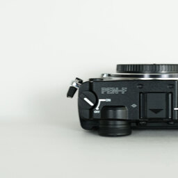 OLYMPUS PEN-F