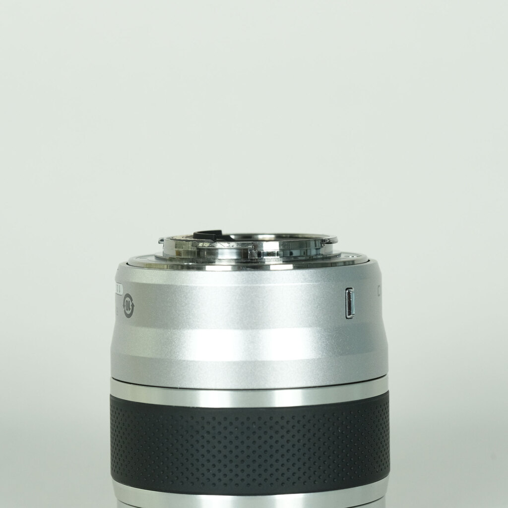 Nikon 1 NIKKOR VR 30-110mm シルバー 望遠レンズ Nikon 1 NIKKOR VR30-110mm f/3.8-5.6 シルバーの出品 | ONE SCENE
