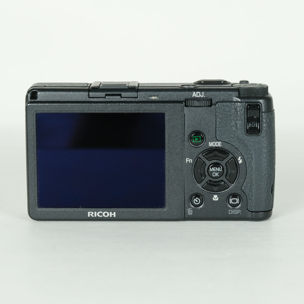 RICOH GR DIGITAL IIの出品 | ONE SCENE（ワンシーン）
