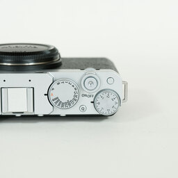 FUJIFILM X-E4