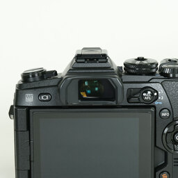 OLYMPUS OM-D E-M1 Mark II