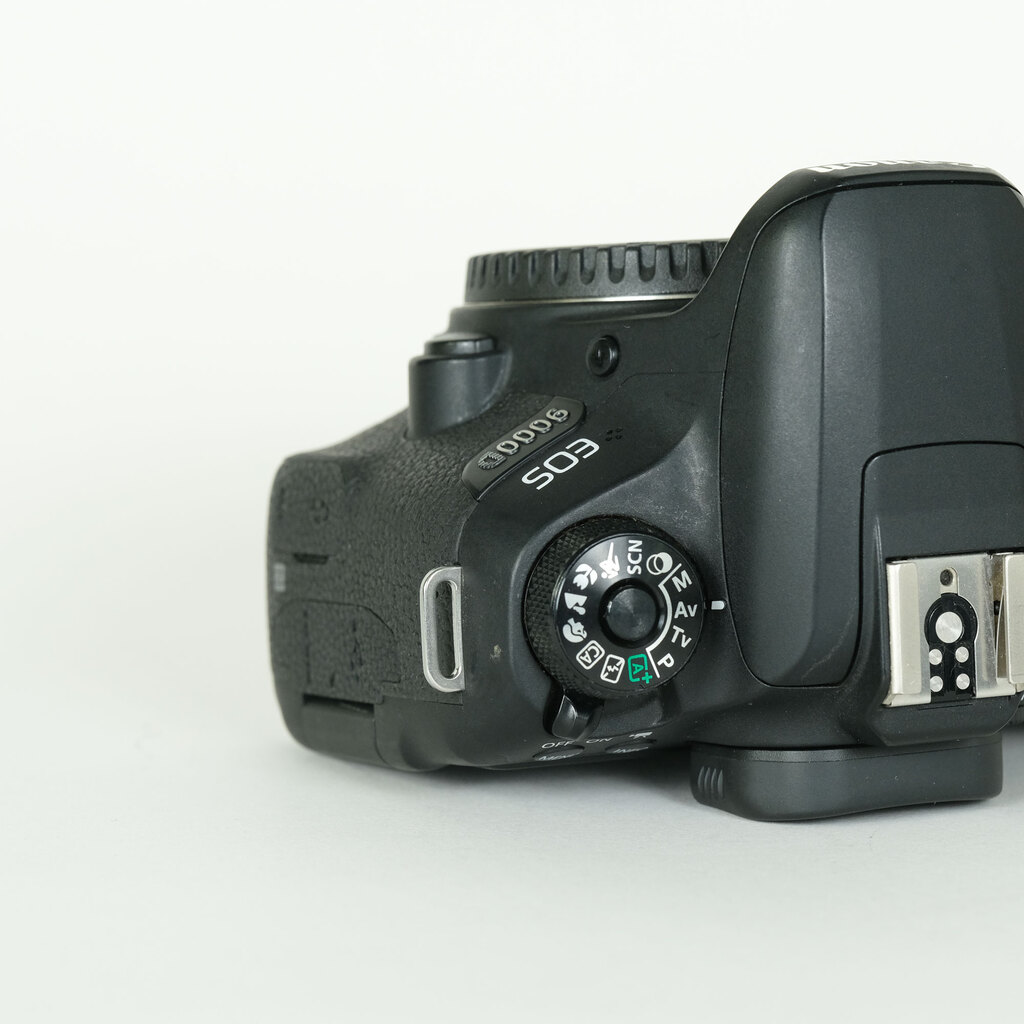 Canon EOS 9000D