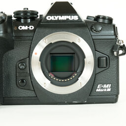 OLYMPUS OM-D E-M1 Mark III