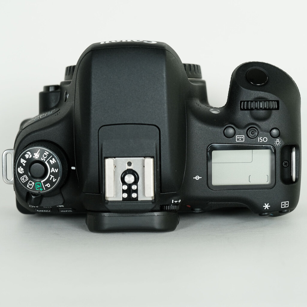 Canon EOS 8000D