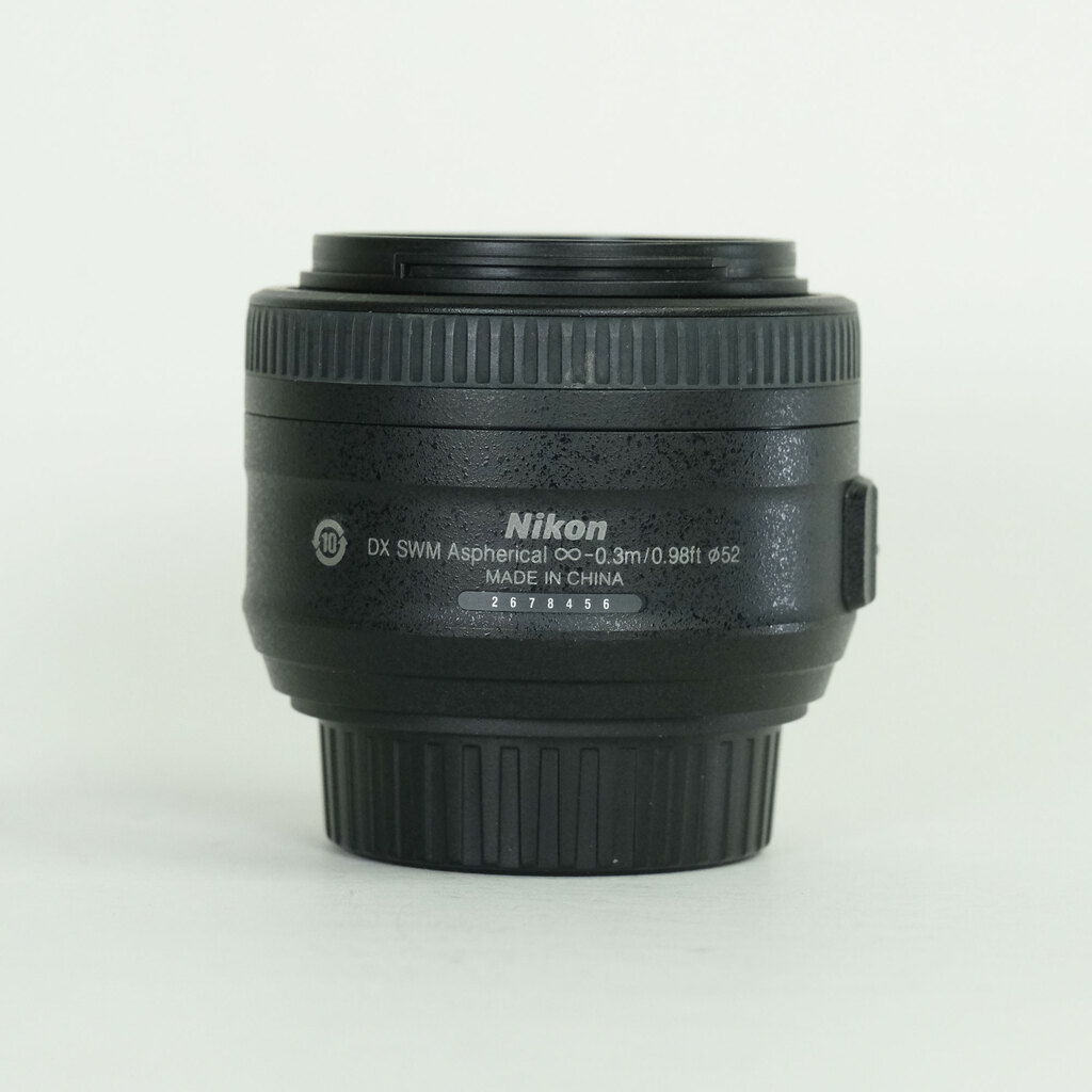 Nikon AF-S DX NIKKOR 35mm f/1.8G Nikon AF-S DX NIKKOR 35mm f/1.8G