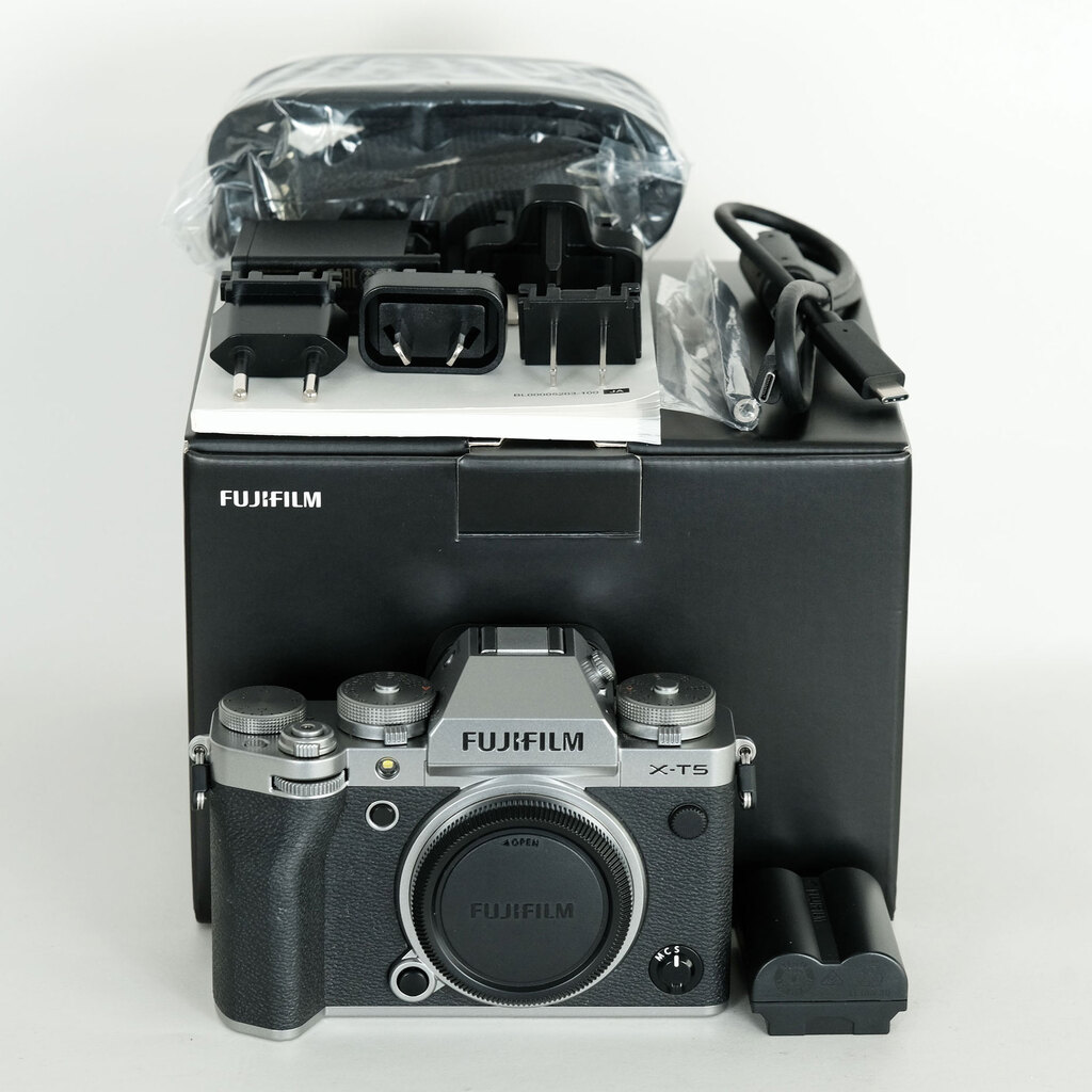 FUJIFILM X-T5 FUJIFILM X-T5