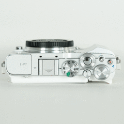 OLYMPUS PEN E-P7