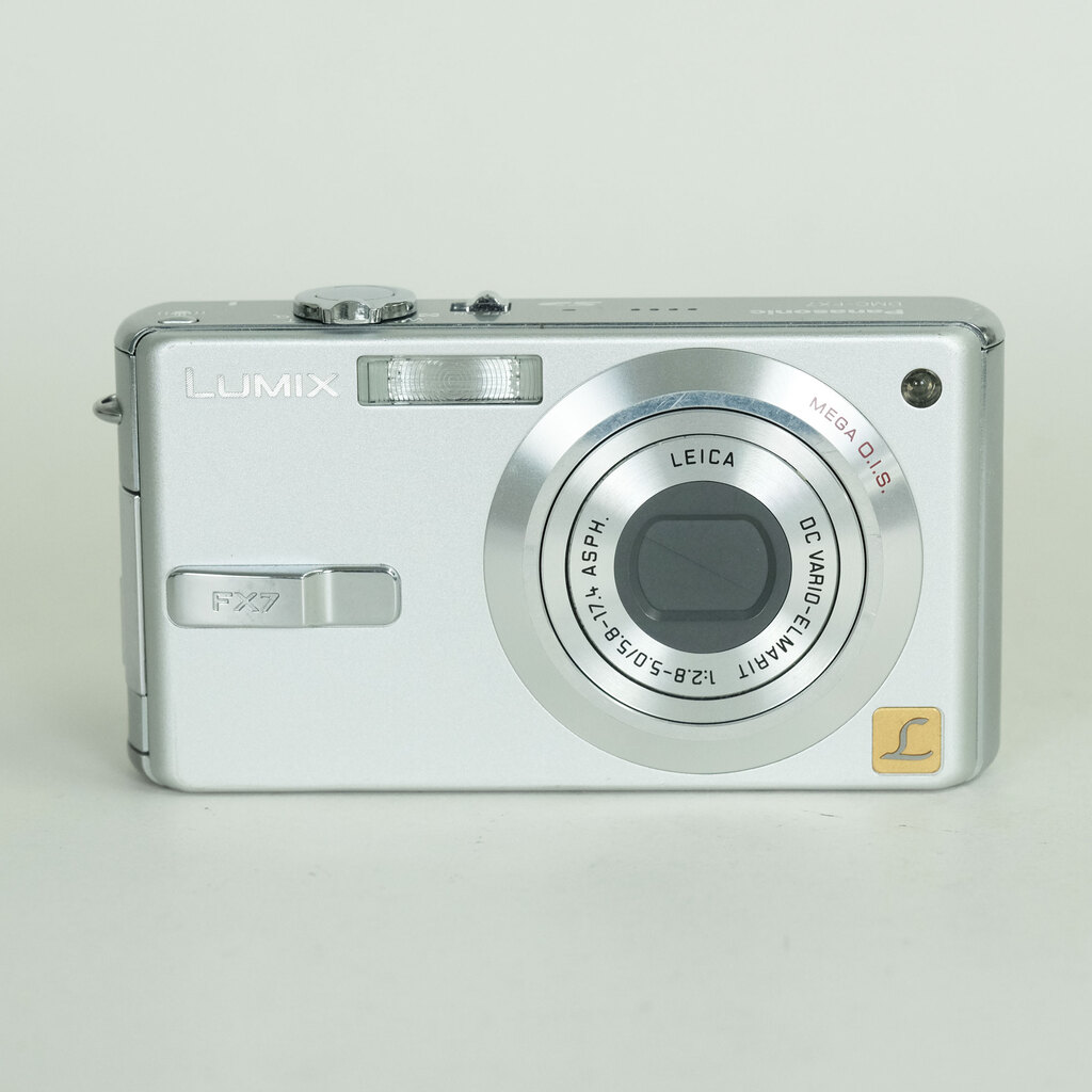 Panasonic DMC-FX7 シルキーシルバー