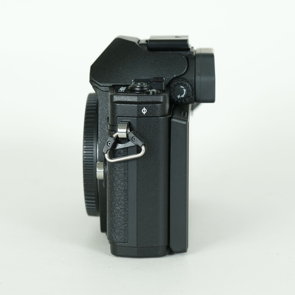 OLYMPUS OM-D E-M10 Mark III