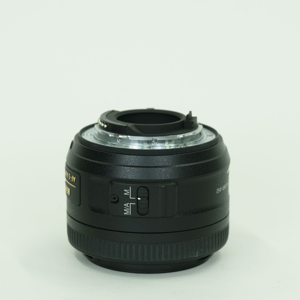 Nikon AF-S DX NIKKOR 35mm f/1.8G Nikon AF-S DX NIKKOR 35mm f/1.8G