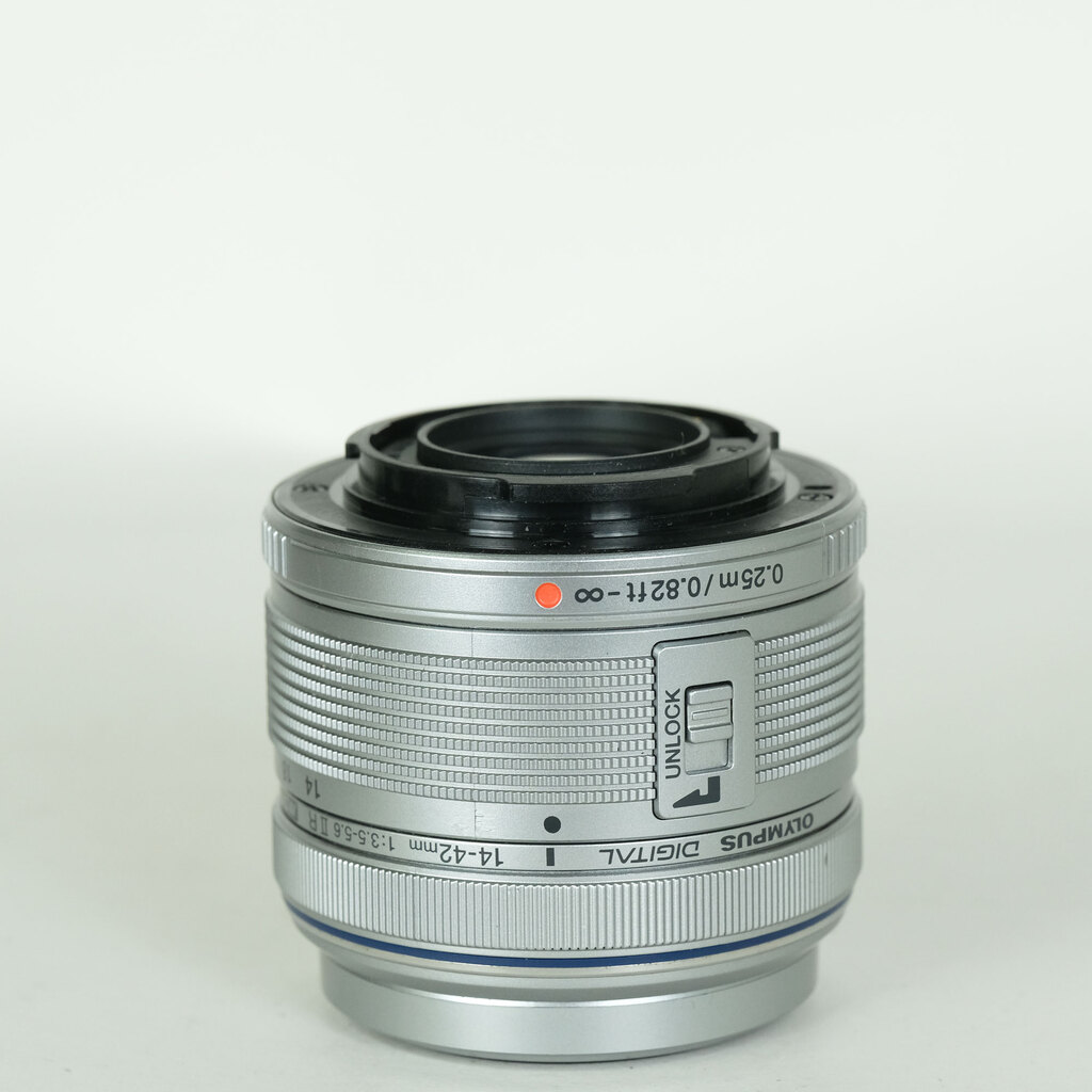 OLYMPUS M.ZUIKO DIGITAL 14-42mm F3.5-5.6IIR シルバー