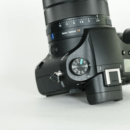 SONY Cyber-shot DSC-RX10M4