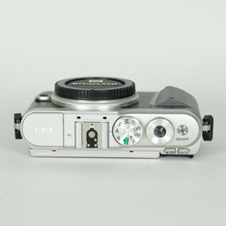 OLYMPUS PEN E-PL9