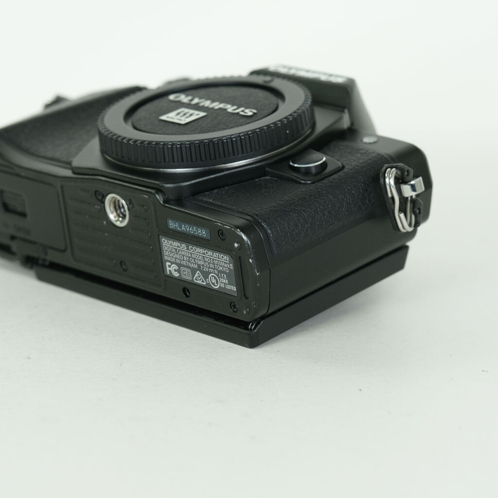 OLYMPUS OM-D E-M10 Mark II