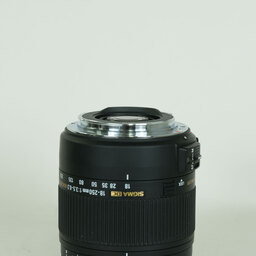 SIGMA 18-250mm F3.5-6.3 DC MACRO OS HSM (キヤノンEF用) SIGMA 18-250mm F3.5-6.3 DC MACRO OS HSM (キヤノンEF用)