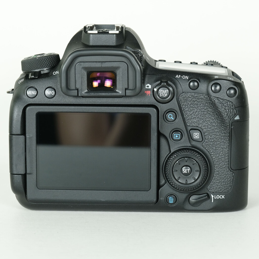 Canon EOS 6D Mark II [�{�f�B]