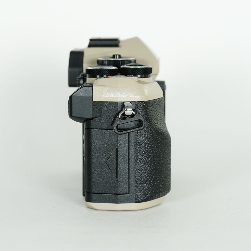 OM SYSTEM OM-5 Mark II ボディ サンドベージュ