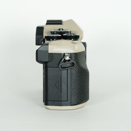 OM SYSTEM OM-5 Mark II ボディ サンドベージュ