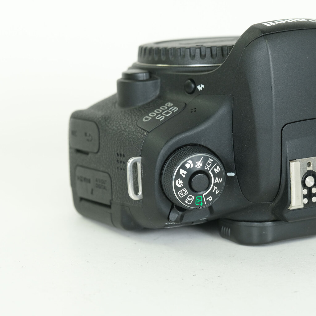 Canon EOS 8000D