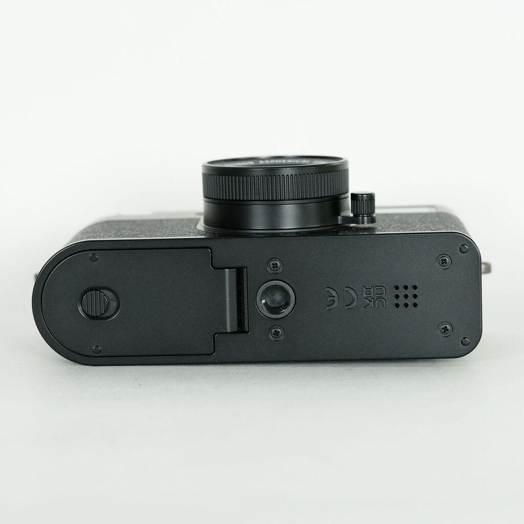 FUJIFILM X half X-HF1