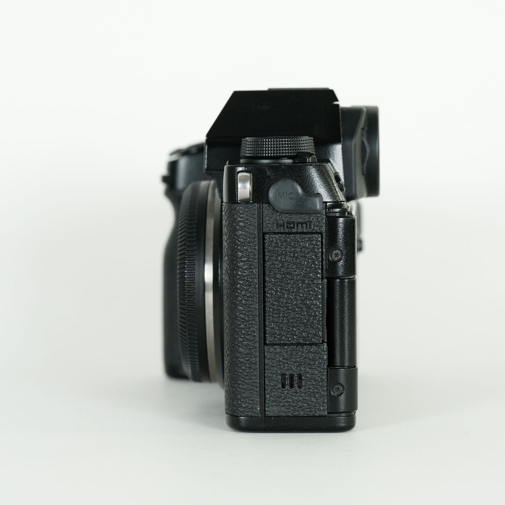 FUJIFILM X-S10
