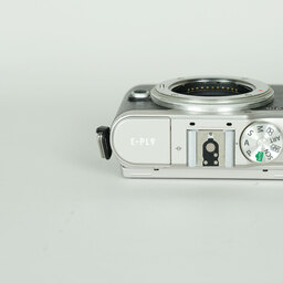 OLYMPUS PEN E-PL9