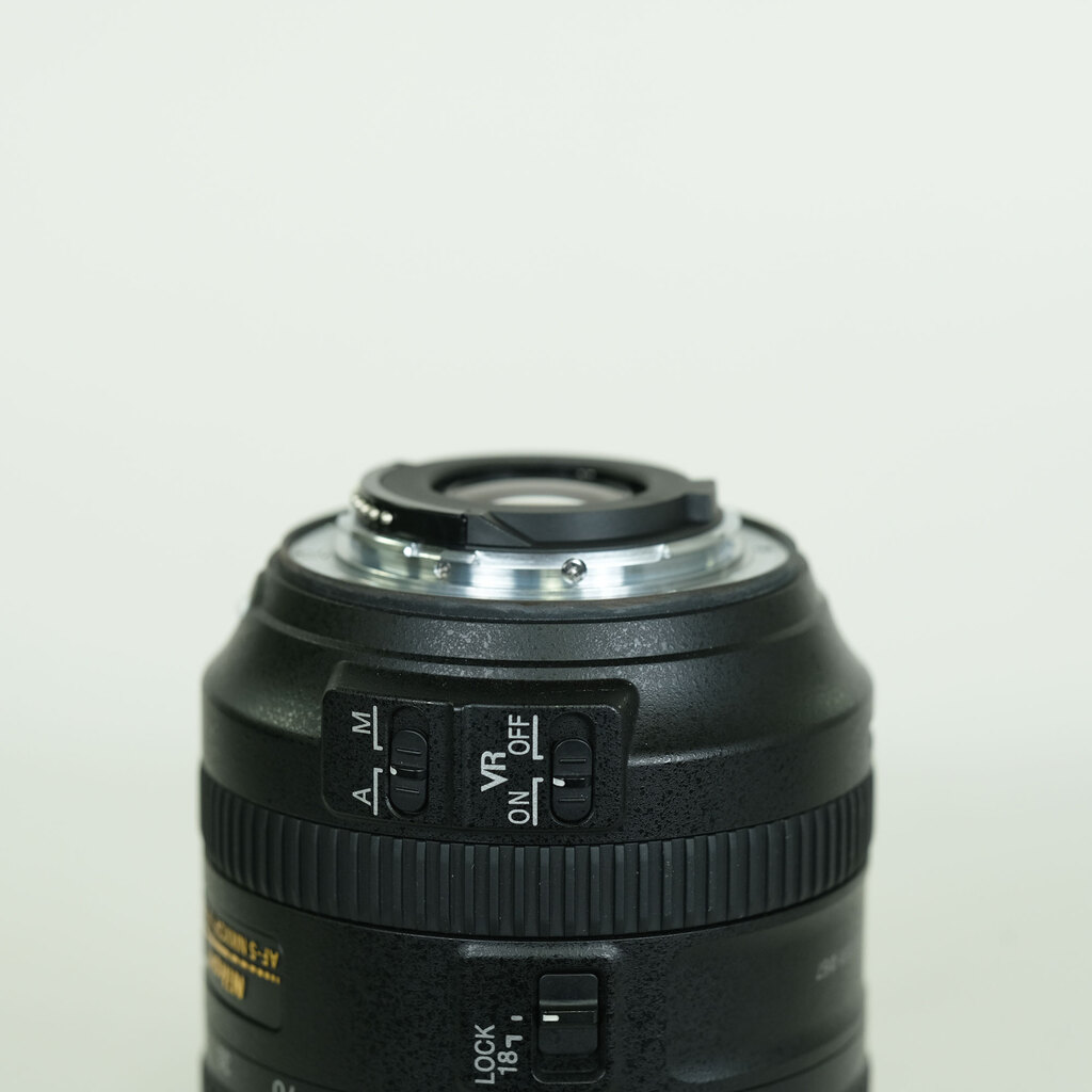 Nikon AF-S DX NIKKOR 18-300mm f/3.5-6.3G ED VR