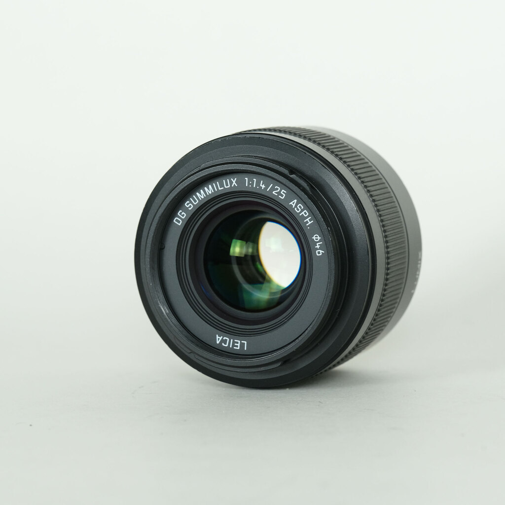 Panasonic LEICA DG SUMMILUX 25mm/F1.4 II ASPH. Panasonic LEICA DG SUMMILUX 25mm/F1.4 II ASPH.